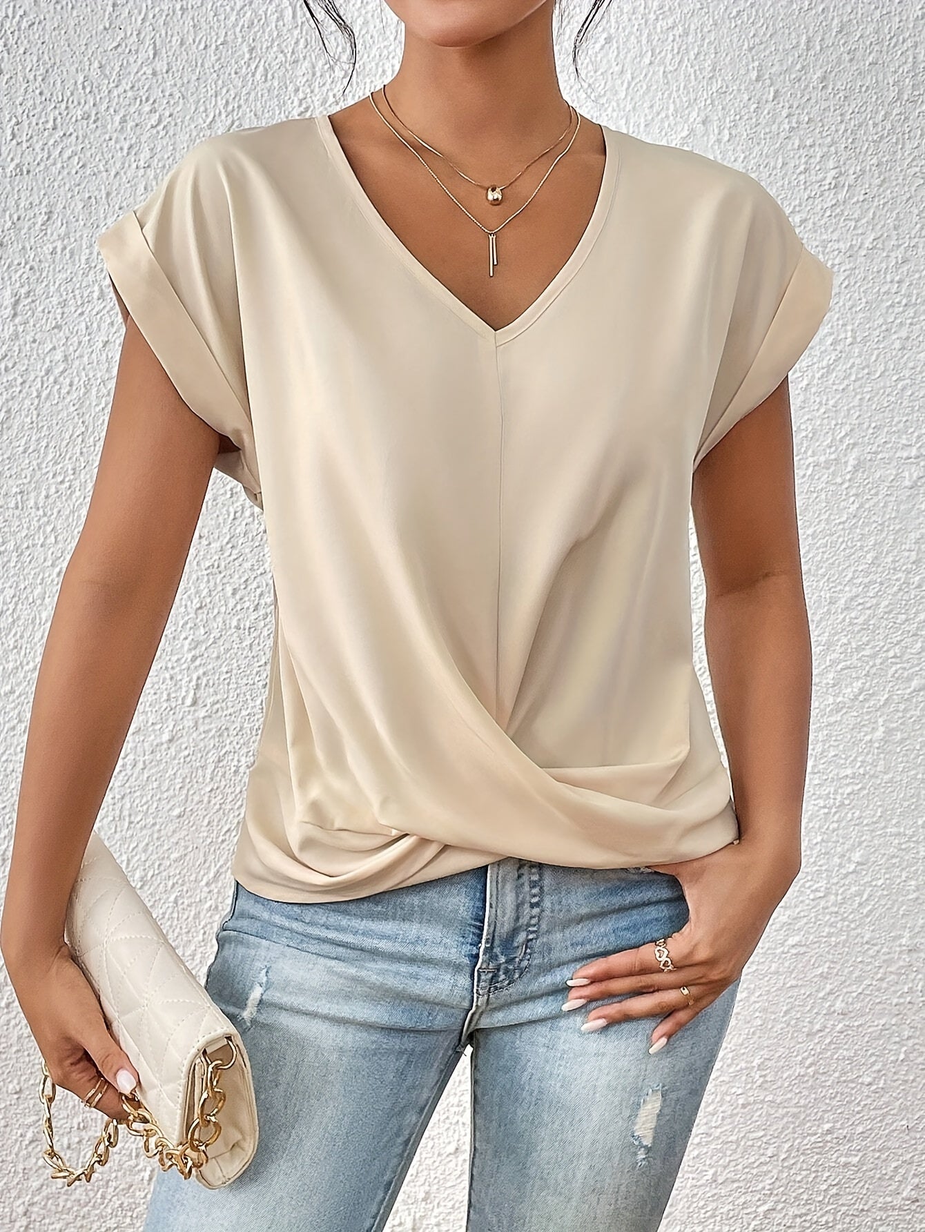 LILIAN | Comfortable T-Shirt with Elegant Neckline