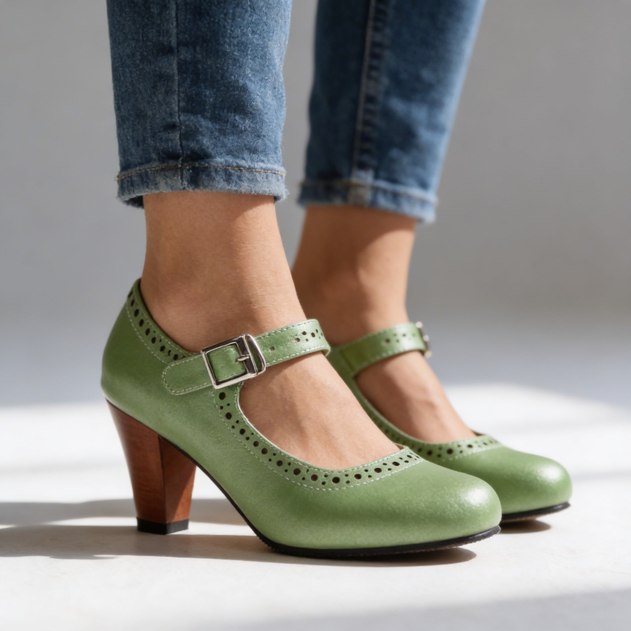MANDA | Brogue Buckle Loafers